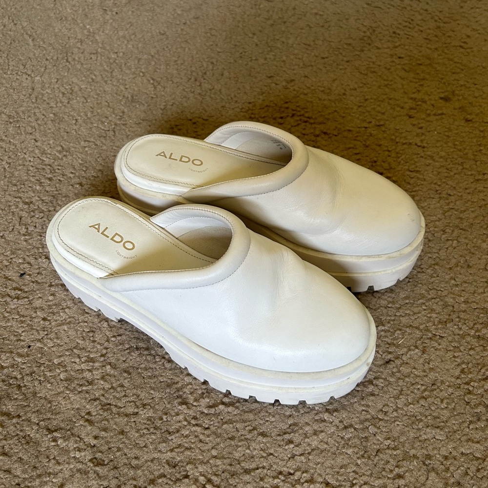 Aldo Platform Clogs, closed toe size 6